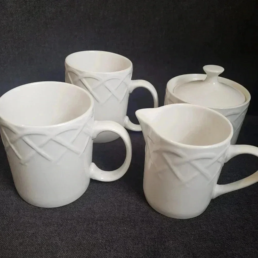 Oneida Picnic Sugar & Creamer & 2‎ Mugs